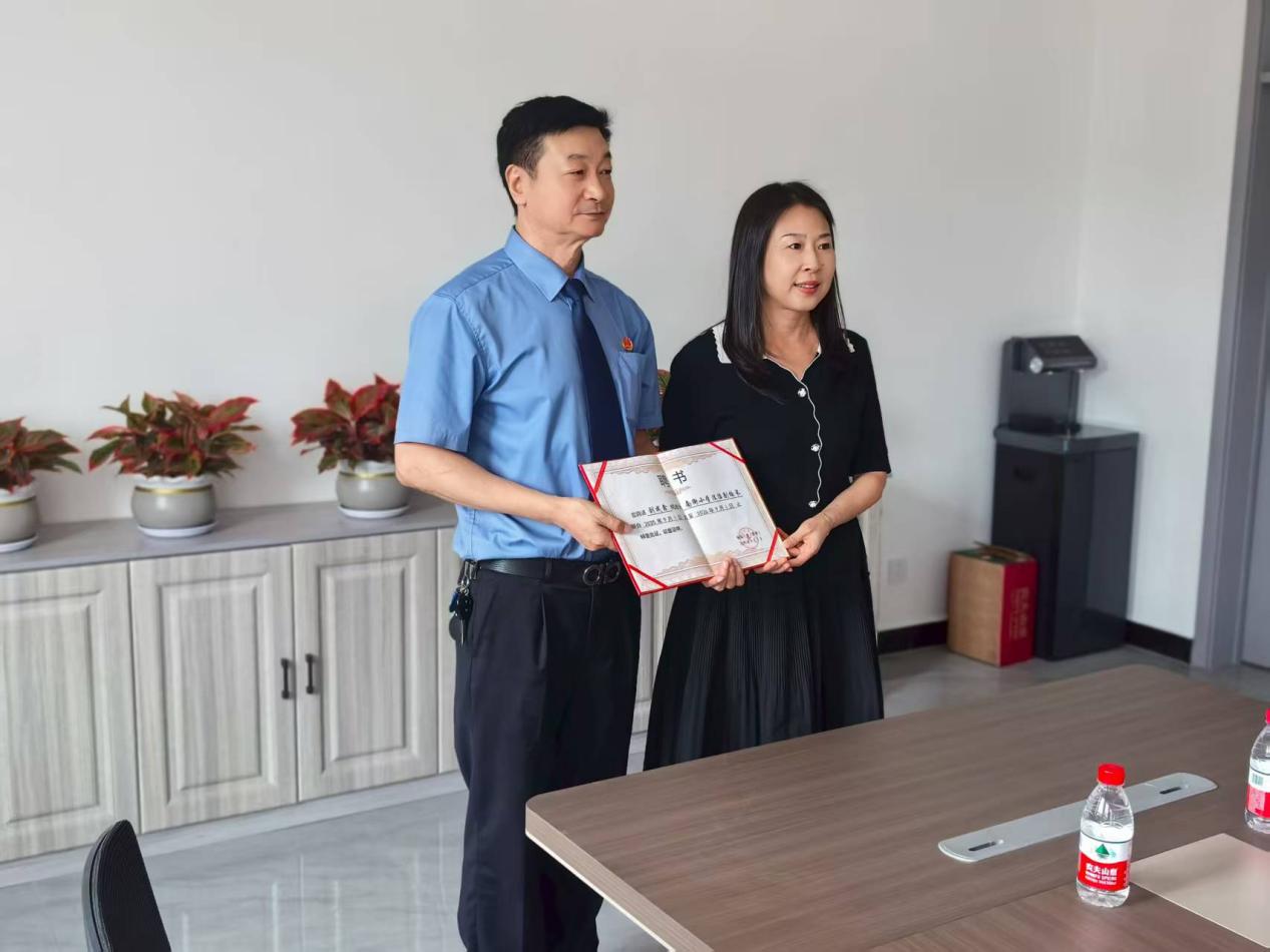 法润校园，护航成长 大石桥市人民检察院走进校园带来 “开学第一课”